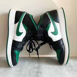 Nike Air Jordan’s 1 Mid Pine Green Youth Sneakers Black Green White Size 7Y